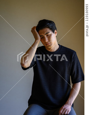 格好いい男性ポートレート 格好いい男性ポートレート 119180993