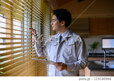 作業着の男性 作業着の男性 119180998