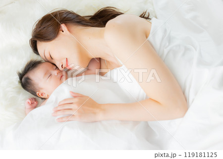 赤ちゃんとお母さん 119181125