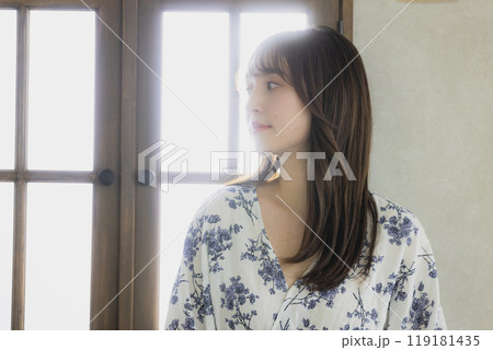 若い女性のヘアケアイメージ　　　 119181435