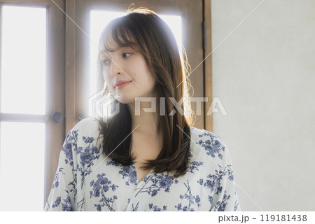 若い女性のヘアケアイメージ 若い女性のヘアケアイメージ 119181438