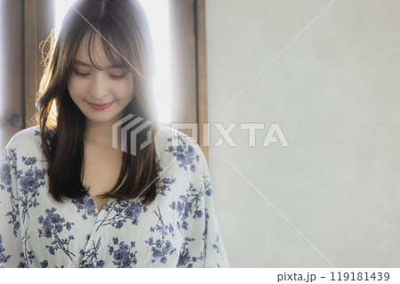 若い女性のヘアケアイメージ 若い女性のヘアケアイメージ 119181439