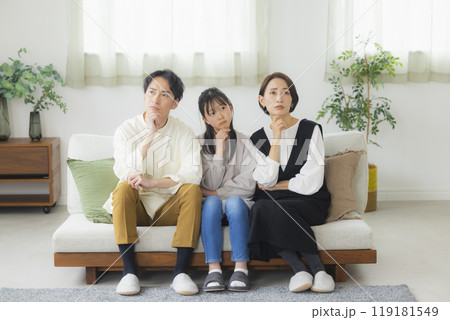考える家族 119181549