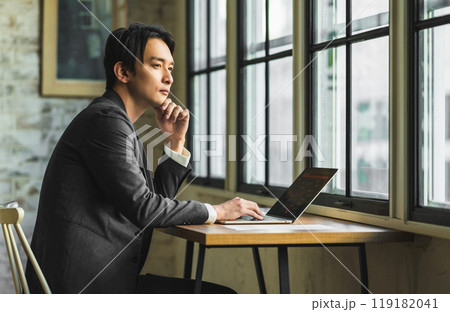 男性ポートレート 119182041