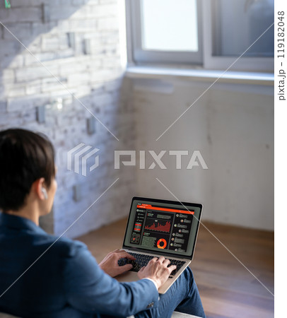 男性ポートレート 119182048