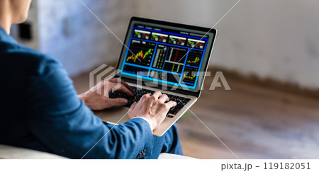 男性ポートレート 119182051