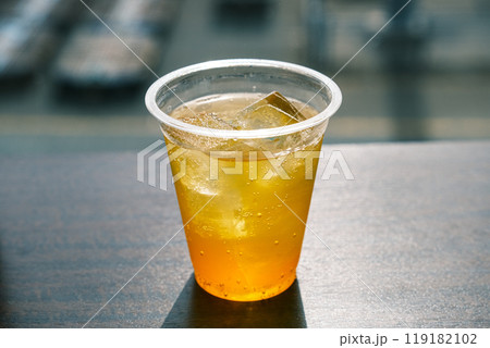 【#カフェ】プラスチックコップに入ったジュース 【#カフェ】プラスチックコップに入ったジュース 119182102
