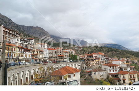 ギリシャのリゾート、アラホバの街(Arachova in Greece) 119182427