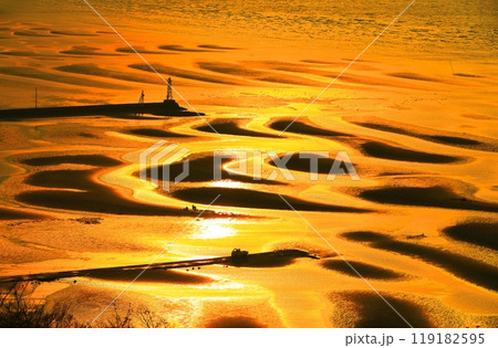【熊本県】絶景日の御輿来海岸の夕景 119182595