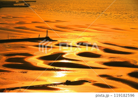 【熊本県】絶景日の御輿来海岸の夕景 【熊本県】絶景日の御輿来海岸の夕景 119182596