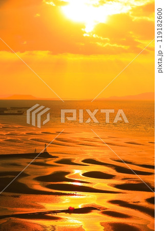 【熊本県】絶景日の御輿来海岸の夕景 119182600