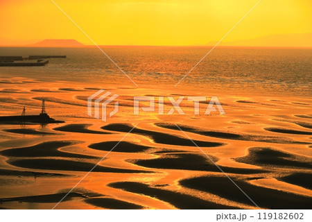 【熊本県】絶景日の御輿来海岸の夕景 【熊本県】絶景日の御輿来海岸の夕景 119182602
