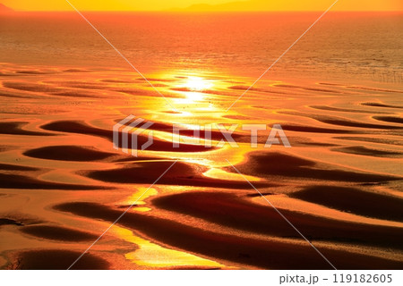 【熊本県】絶景日の御輿来海岸の夕景 【熊本県】絶景日の御輿来海岸の夕景 119182605