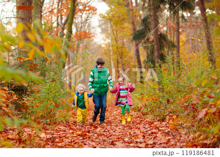 Kids playing in autumn park 119186481