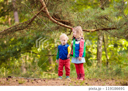 Kids hiking in autumn park Kids hiking in autumn park 119186691