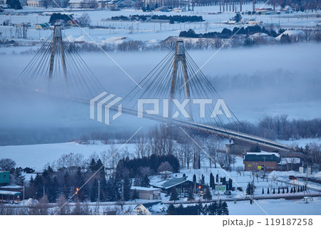 早朝の気嵐 119187258