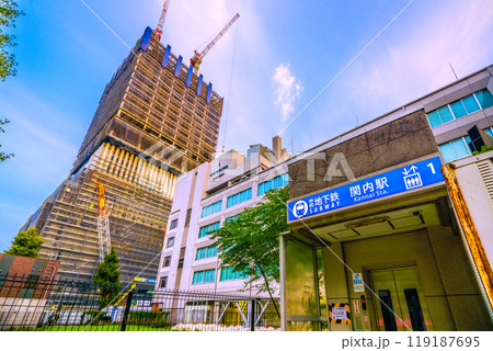 日本の横浜都市景観 10月。地下鉄 関内駅(出入口)や再開発などを望む=令和6年10月11日 日本の横浜都市景観 10月。地下鉄 関内駅(出入口)や再開発などを望む=令和6年10月11日 119187695