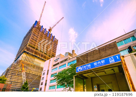 日本の横浜都市景観　10月。地下鉄　関内駅（出入口）や再開発などを望む＝令和6年10月11日 119187696