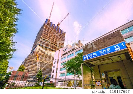 日本の横浜都市景観 10月。地下鉄 関内駅(出入口)や再開発などを望む=令和6年10月11日 日本の横浜都市景観 10月。地下鉄 関内駅(出入口)や再開発などを望む=令和6年10月11日 119187697