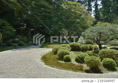 曼殊院　小書院から見る庭園　亀島 119188097