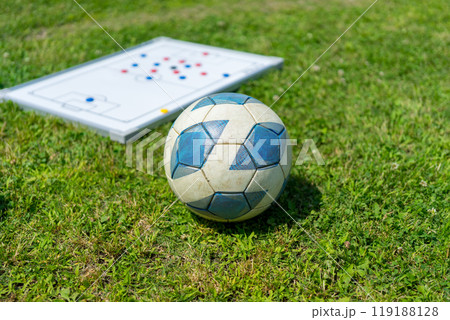 サッカーボールと戦略ボード サッカーボールと戦略ボード 119188128