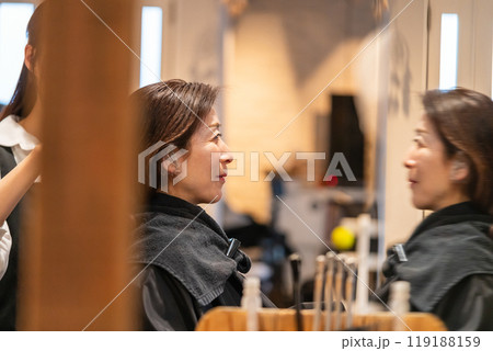 beauty parlor 119188159