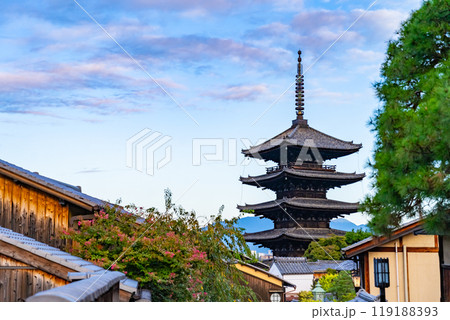 日本家屋の街並み　京都の街並み　五重塔 119188393