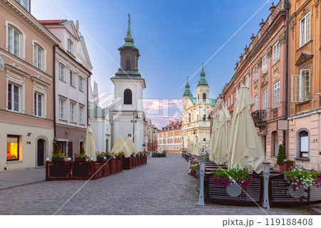 Street in the old town with historical buildings, colorful facades, church and street cafes, Warsaw, Poland 119188408