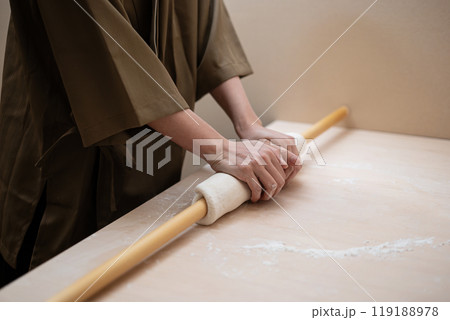 手打ちうどん　めん伸ばし 119188978