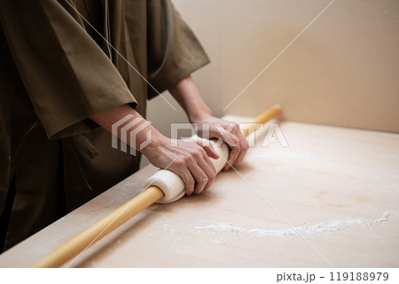 手打ちうどん　めん伸ばし 119188979