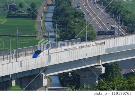 岩内山から望む北陸新幹線と北陸自動車道 福井県越前市 岩内山から望む北陸新幹線と北陸自動車道 福井県越前市 119189763
