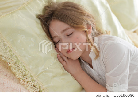 Adorable cute little girl sleeping in bed 119190080