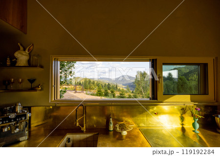 Mountain View from Kitchen Windowの写真素材 [119192284] - PIXTA
