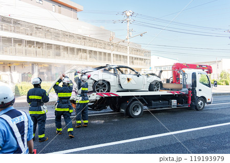 車両火災 交通事故 レッカー 車両火災 交通事故 レッカー 119193979