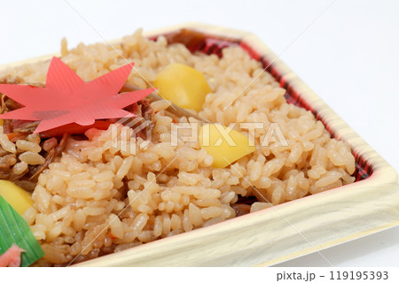 ご飯、炊き込み飯、釜飯、和食、お惣菜、食べ物、プラスチック容器、弁当、和食、ごはん、日本食、お米 119195393