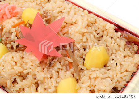 ご飯、炊き込み飯、釜飯、和食、お惣菜、食べ物、プラスチック容器、弁当、和食、ごはん、日本食、お米 119195407
