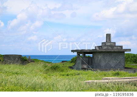 与那国島 祖納地区の墓（浦野墓地群） 119195836