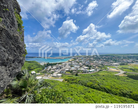 与那国島 天然の展望台 ティンダバナから見る祖収集落・ナンタ浜・東シナ海 119195871