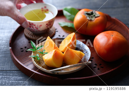 秋の味覚 柿 （ カットイメージ ）柿の実 かき 果物 119195886