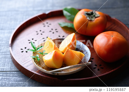 秋の味覚 柿 ( カットイメージ )柿の実 かき 果物 秋の味覚 柿 ( カットイメージ )柿の実 かき 果物 119195887