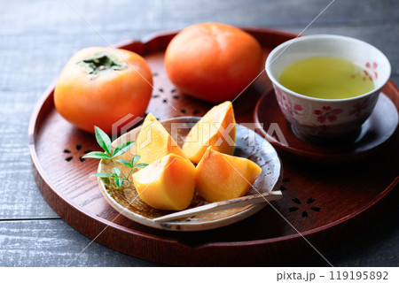 秋の味覚 柿 （ カットイメージ ）柿の実 かき 果物 119195892