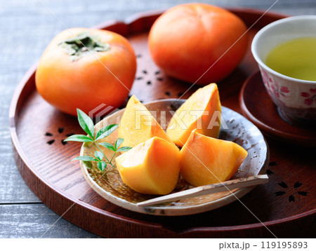秋の味覚 柿 ( カットイメージ )柿の実 かき 果物 秋の味覚 柿 ( カットイメージ )柿の実 かき 果物 119195893