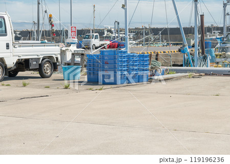 【大洗　漁港の様子　軽トラ有】 119196236