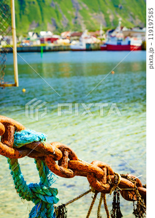 Rusty old metal chain links in port. 119197585