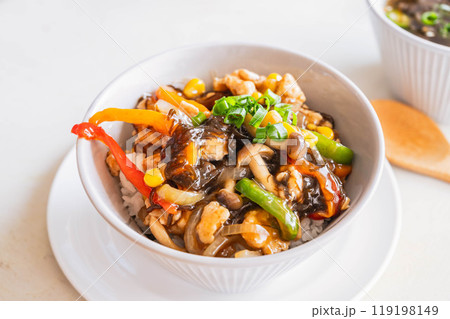 沖縄学校給食メニュー もずく丼 沖縄学校給食メニュー もずく丼 119198149