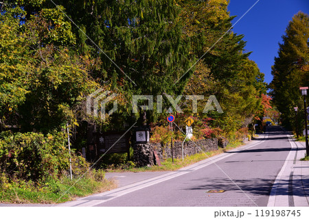 秋の中山道追分宿 119198745