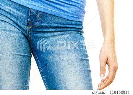 Female hips wearing blue jeans 119198935
