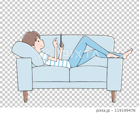 ソファで携帯を見ながらくつろぐ男性 119199476