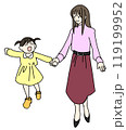 手を繋ぐ親子 119199952