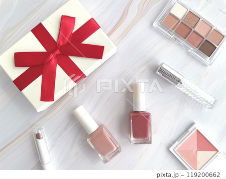 プレゼントボックスとコスメ 119200662